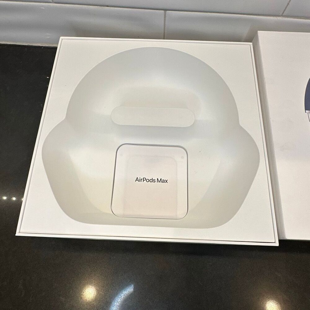 AirPods Max Box - Picture 6 of 7